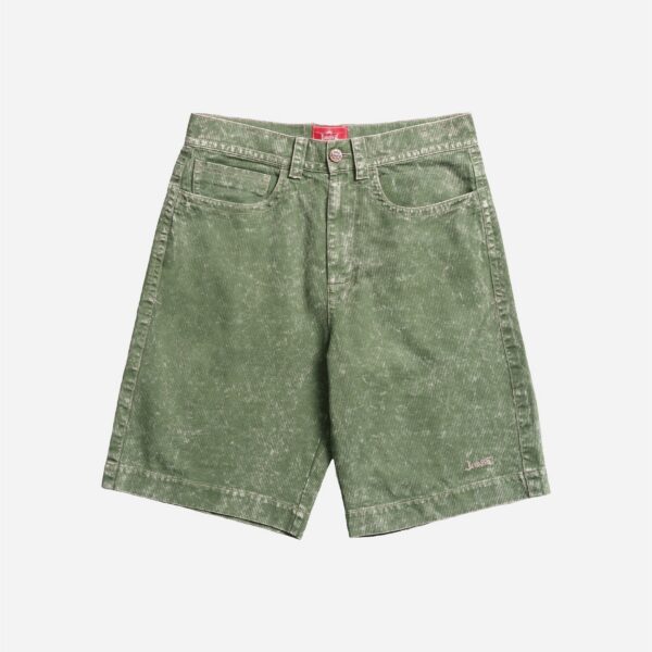 Casual green shorts with front pockets
